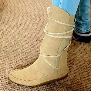 Sanuk suede and canvas moccasin booties size 8.5